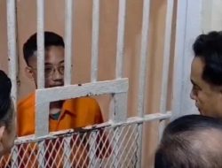 Yusril dan Otto Tinjau Tahanan Demo di Polda Metro Jaya, Pastikan Hak Asasi Dihormati