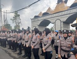 Aparat kepolisian Wanita Menjadi Tameng Terdepan Untuk Amankan Aksi Lampung Melawan