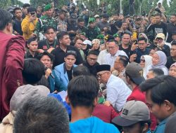 Gubernur Lampung Mirzani Menemui Massa Aksi Demo