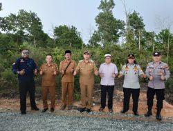 Bupati Bengkayang Sebastianus Darwis Didampingi Tim Hukum Kunjungi Lahan Milik Almarhum Ayahnya Jacobus Luna Di Jalan Bandara Singkawang Seluas 32 Hektar 