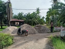 Diduga Proyek Siluman, Tumpukan Material Ganggu Akses Masyarakat di Pekaitan