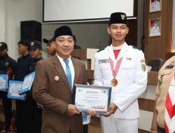Bupati Lampung Selatan Beri Penghargaan kepada Muhammad Ghaalib Al Ghifari, Paskibraka Nasional 2024