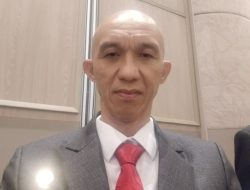 Ketua Firma Hukum Tarmizi & Rekan, Advokat Berpenampilan Plontos Mengucapkan 