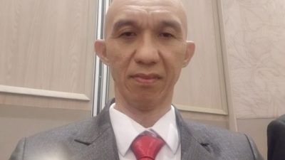 Ketua Firma Hukum Tarmizi & Rekan, Advokat Berpenampilan Plontos Mengucapkan 