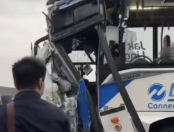Dua Bus Transjakarta Tabrakan di Koridor 13, Penumpang Alami Luka Ringan