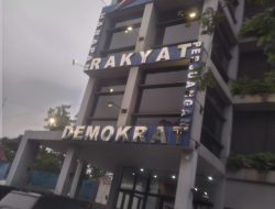Partai Demokrat Serahkan KTA kepada Merry Riana dan Puluhan Kader Baru