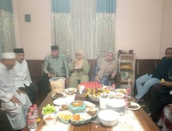 Tri Adhianto bersama dewan dakwah kota Bekasi menyantuni anak yatim