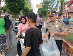 Hari ke-19 Ramadhan, Polres Langkat Bagikan 200 Takjil kepada Masyarakat