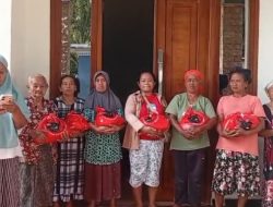 Ketua DPD PDI Perjuangan Jatim Said Abdullah Salurkan Ribuan Paket Sembako di Banyuwangi