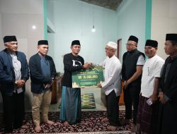 Bupati Solok Bersama Warga Salat Subuh Berjamaah, Serahkan Bantuan untuk Musholla Al Mukhlisin