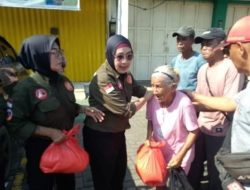 DPP LSM Trinusa Indonesia Bagikan Paket Beras kepada Warga Kurang Mampu
