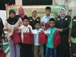 Tebar Kebaikan di Bulan Suci Ramadhan, Yayasan Al Muttaqin Santuni Anak Yatim dan Kaum Dhuafa di Desa Sanankulon Salurkan Amanah Donatur