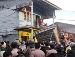 Masyarakat Panipahan Geledah Rumah Diduga Bandar Narkoba, Temukan BB dalam Plastik Bening dan Kaca Alat Hisab