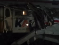 KA Agro Bromo Anggrek Hantam KRL Line Bekasi Timur, Setengah Gerbong Wanita Ringsek