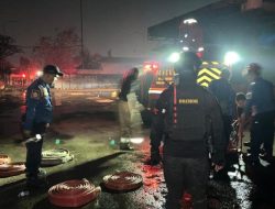 Brimob Metro Jaya Sigap Amankan Kebakaran SPBE di Bekasi, Situasi Cepat Terkendali