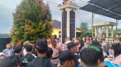 Mahasiswa Kepung Polres Rohil, Tuntut Kapolres Dicopot