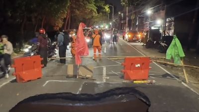 Jalan Lenteng Agung Ambles, Arus ke Depok Lumpuh Sebagian
