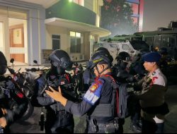 Brimob Polda Metro Jaya Gagalkan Tawuran dan Amankan Senjata Tajam di Bekasi Kota