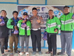 Eratkan Kemitraan Jalan Raya, Satlantas Polres Touna Bagikan Daging Kurban kepada Ratusan Driver Ojol