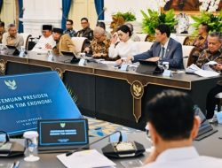 Presiden Prabowo Subianto Menggelar Rapat Terbatas Bersama Sejumlah Menteri Kabinet Merah Putih Dan Komite Stabilitas Hb Sistem Keuangan (KSSK) Di Istana
