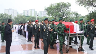 Kasad Berikan Penghormatan Terakhir kepada Jenderal TNI (Purn) Ryamizard Ryacudu
