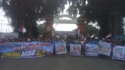Gelar Apel Akbar, Ribuan Relawan Aliansi SPPG PETA Blitar Raya Dukung Program MBG Tetap Berlanjut