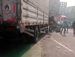 Kecelakaan Maut di Simpang Unisma Bekasi, Truk Wing Box Diduga Rem Blong Tabrak Belasan Motor