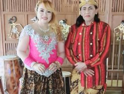 Dewi Mustika Didaulat Menjadi MC dalam Prosesi Jamasan Pusaka, Tegaskan Komitmen Lestarikan Budaya