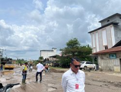 Kadis PUTR Rohil Tinjau Langsung Pemeliharaan Jalan Jenderal Sudirman Simpang Pelita