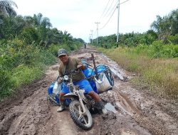 Jalan Swadaya Sungai Segajah Hancur, Warga Nilai Lebih Enak di Era Afrizal Sintong daripada Bistamam