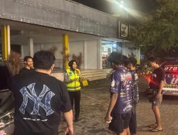 Polantas Karib Kompol Darmawati Berikan Edukasi Keselamatan Berkendara kepada Pengunjung Rest Area Tol BSD