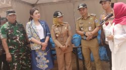 Iin Mutmainnah Walikota Jakarta Barat melakukan kunjungan Pesta Rakyat berlokasi di Lapangan Persima Kalianyar Tambora