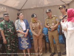 Iin Mutmainnah Walikota Jakarta Barat melakukan kunjungan Pesta Rakyat berlokasi di Lapangan Persima Kalianyar Tambora