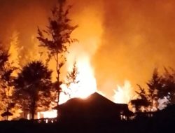 Dana Kampung Jadi Pemicu, Kantor Pemerintahan kabupaten Puncak Dibakar Massa