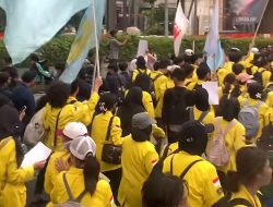 BEM UI Gelar Aksi #MerebutKemerdekaan di Bundaran HI, Bawa Delapan Tuntutan
