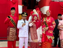 Wakil Bupati Candra Pimpin Upacara Penurunan Bendera HUT ke-81 RI di GOR Batu Batupang