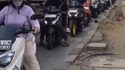 Perbaikan Jalan Depan SMA 42 Picu Kemacetan di Ruas Cengkareng Menuju Pintu Air