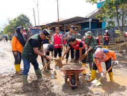 Penanganan Banjir Bandang Dilakukan Bersama di perumahan Nuansa Griya oleh Bupati Solok