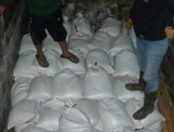 Petugas Amankan Muatan Pasir Timah Sekitar 12 Ton di Perairan Natuna