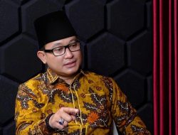 Rocky Gerung, Kritik, dan Bayang-Bayang Istana