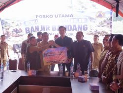 Wali Kota Sawahlunto Salurkan Dana untuk Korban Banjir Bndang Arosuka