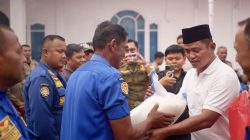Bupati Solok Serahkan Reward kepada 187 Petugas Satpol PP dan Damkar atas Dedikasi dalam Pembersihan Pascabencana Banjir Bandang Arosuka