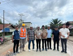 Kejari Rohil Tinjau Proyek Jalan Rigid di Kubu Babussalam, Progres Disebut 20 Persen di Atas Target
